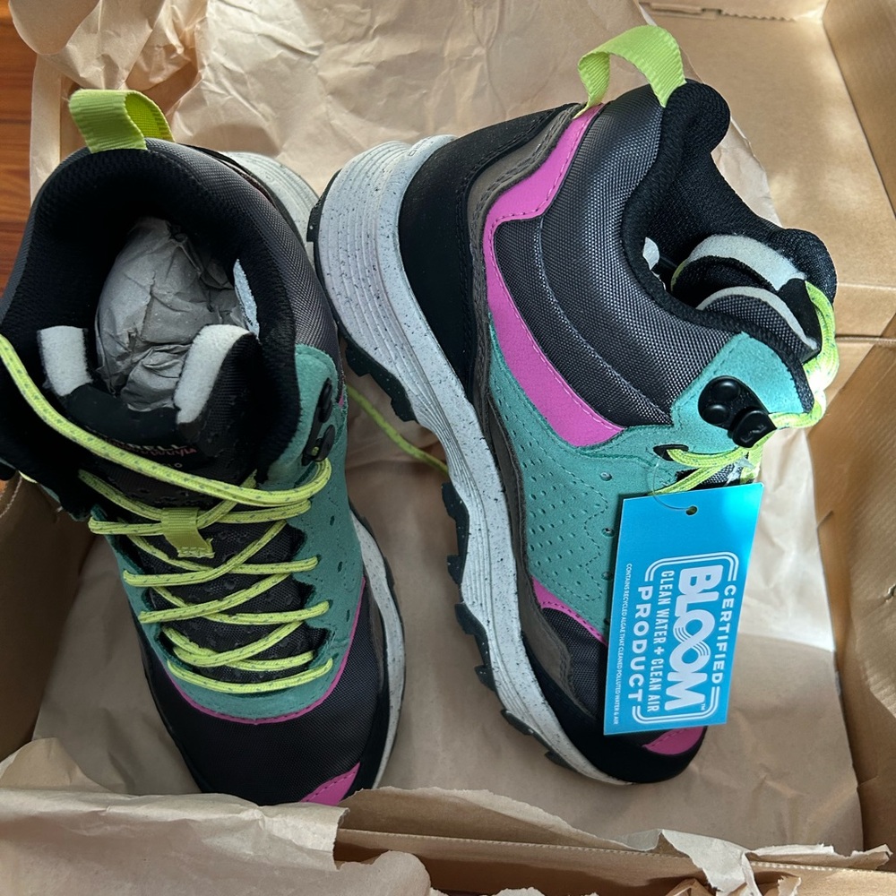 MERRELL hiking 🥾 boots. NIB